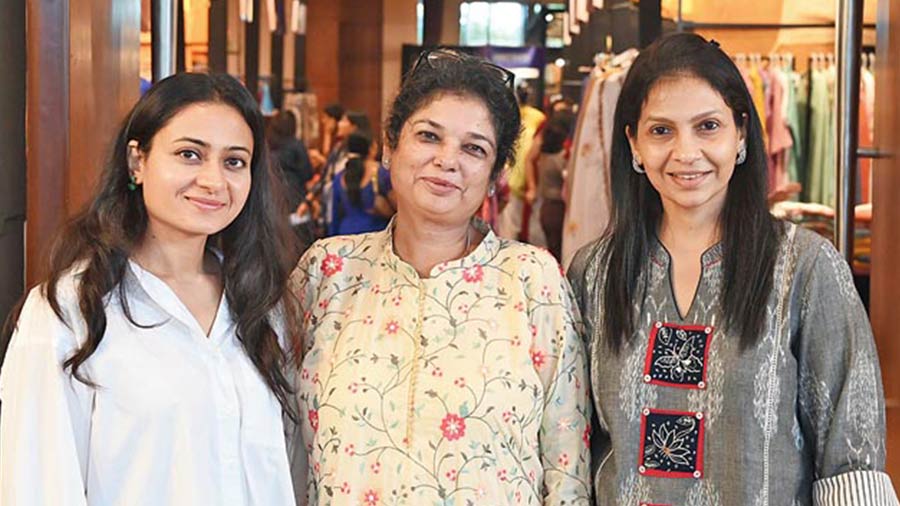 ORGANISER SPEAK: “Nouveaau is the one-stop destination for shopping. It showcased the best in fashion, lifestyle and art, which includes apparels, accessories, jewellery and much more. It’s so wonderful to watch a large number of people walking in for our exhibition after the two years of pandemic, which was tough for many businesses. I hope we organise such exhibitions every year,” says Neena Kanoi (centre) posing with partner Shruti Goenka and Anu