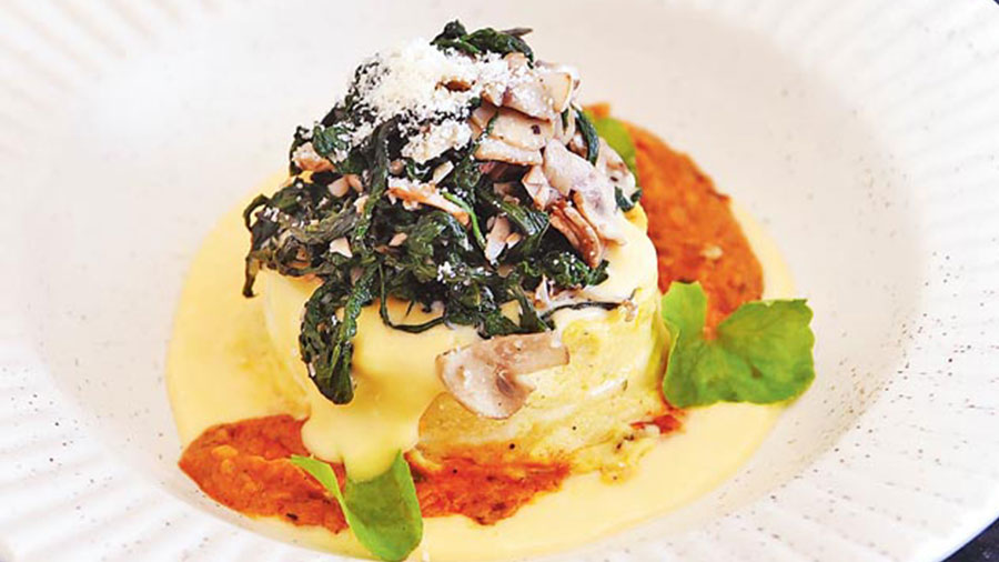 Chef’s fave, Polenta Cake is a healthy dish. Polenta as the base served with Cheddar sauce and topped with spinach-mushroom on top