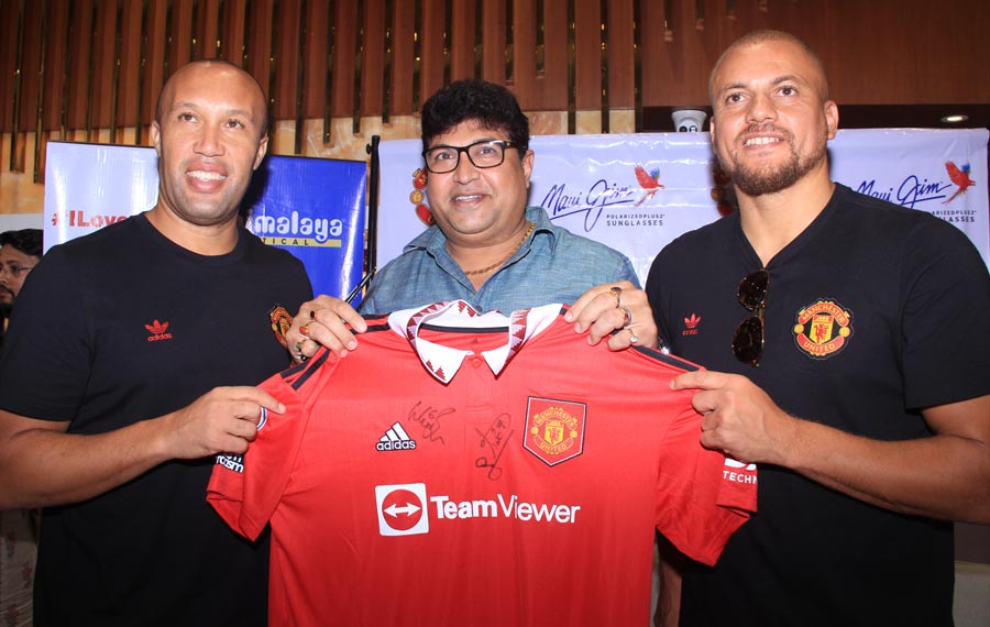 Manchester United icons Mikael Silvestre (left) and Wes Brown (right) attend a meet and greet session at Himalaya Optical Store in South City Mall on Saturday. The session was organised as part of the #ILOVEUNITED, an event Manchester United are organising in India. Official partners of the football club were given a scope to take part in the event