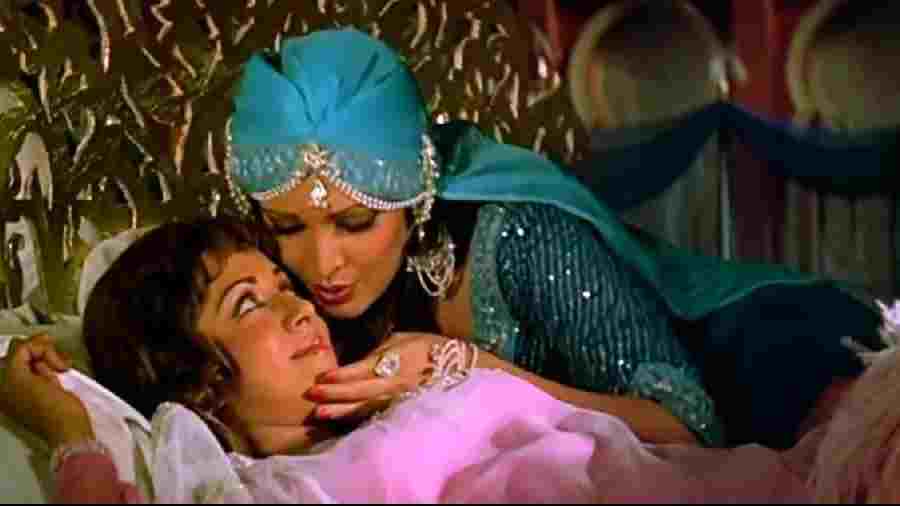 In the 1983 Kamal Amroh directorial 'Razia Sultan', Hema Malini played the role of 13th century queen alongside Dharmendra and Parveen Babi. Playing the titular role, Hema silence her critics who took potshots at her limitation as an actor