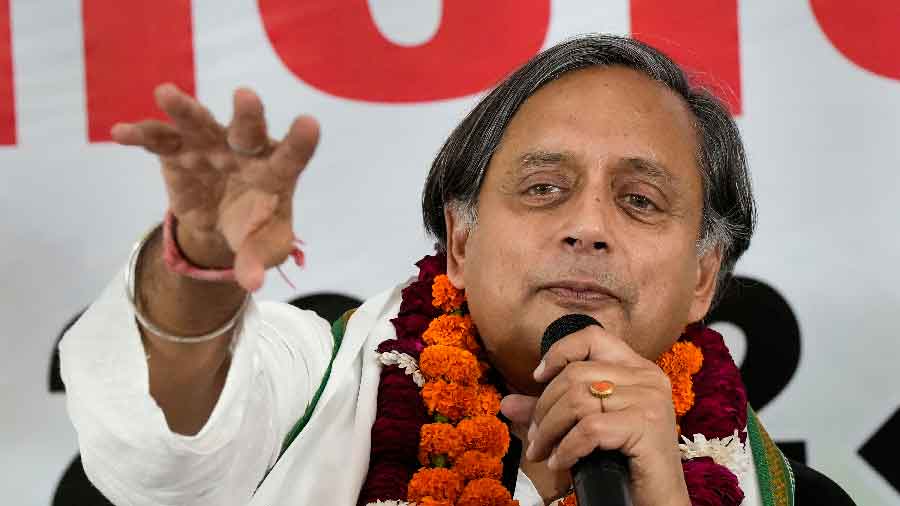 Shashi Tharoor Man Of Words And Many Independent Moves Trendradars India