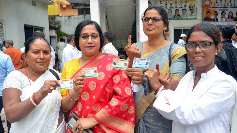 Congress delegates after casting their votes for the party's presidential election, in Ranchi. 