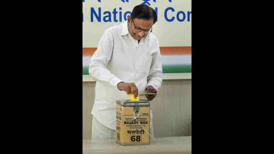 Congress leader P Chidambaram casts his vote 
