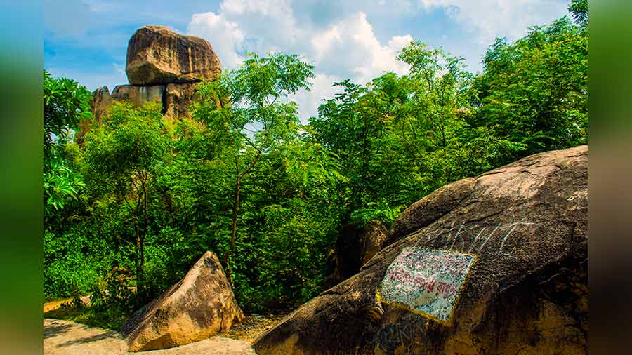 The balancing rocks on Mama Bhagne Pahar