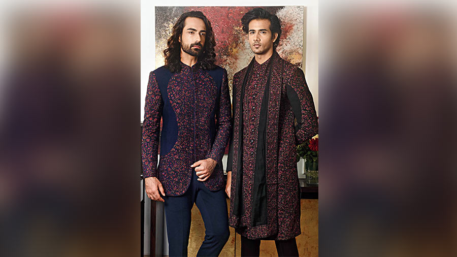 For Sangeet, a classic colour palette of blue and black is highlighted with quilting technique. The Kashmiri handwork in complementing shades adds a traditional and glam touch to the fitted Indo-western and achkan outfits, designed with handwork on the sleeves as well. The achkan is paired with a matching stole.