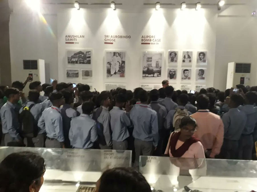 Students of Christ Raja High School, Chandwa, Latehar in Jharkhand check out various exhibits on display at Victoria Memorial Hall on Tuesday