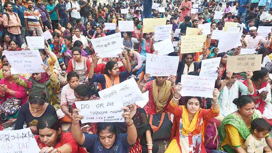 The TET 2014 examinees, who had failed to make it to the final list for appointment on the basis of scores in each stage of screening (such as written test and interview), are opposed to appearing in another interview.