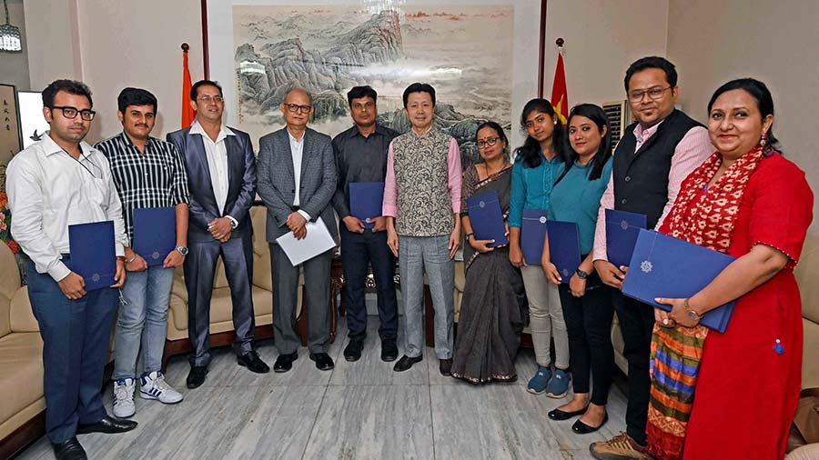 The participants with Subir Chakraborty and Zha Liyou