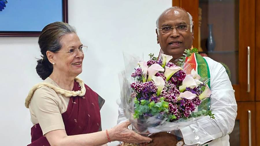 Sonia Gandhi with newly elected Congress President Mallikarjun Kharge, in New Delhi, Wednesday, October 19, 2022