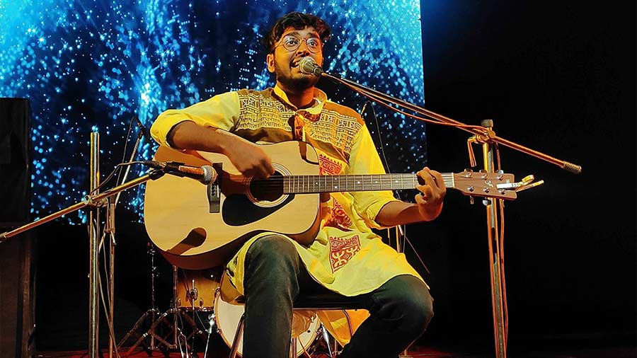 Meghadri Bhattacharya winner of Symphony solo made the whole auditorium dance when he sang songs like Eta ki 2441139 ? , Tomar Ghore boshot Kore … and others.