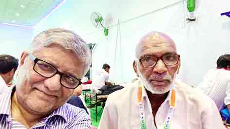 Santanu Chaudhuri (left) with a Congress worker from Ghaziabad.
