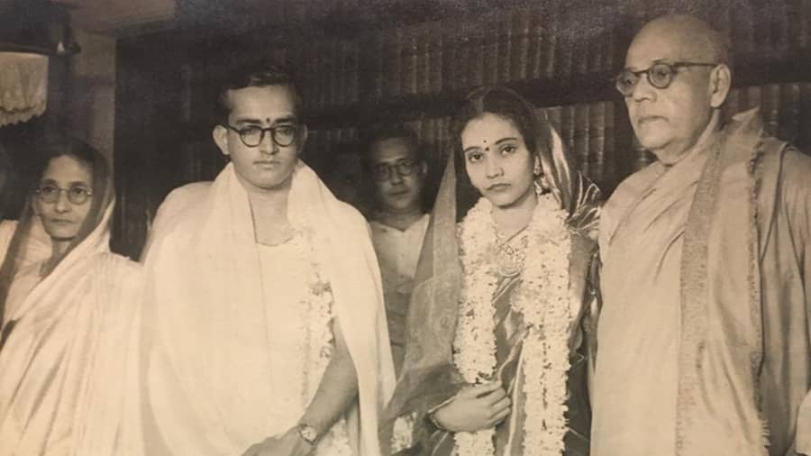 February 7, 1950: The wedding at Woodburn Park. (L-R) Roma’s mother Bivabati, Sachis Ray, Roma and Sarat Chandra Bose