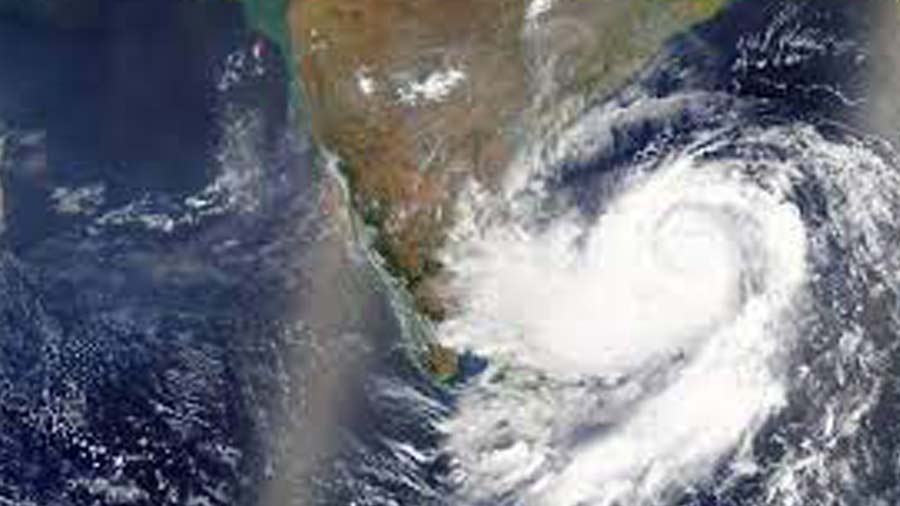 Cyclone: West Bengal, Odisha on high alert