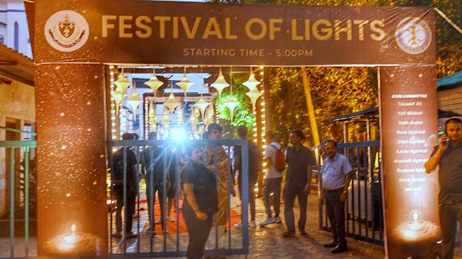 St James’ School hosted its annual Diwali Night on October 20 for the first time in two years after the pandemic. The event has been organised by the Interact Club of the school to raise funds for the underprivileged children of the evening school under the aegis of St James’ School