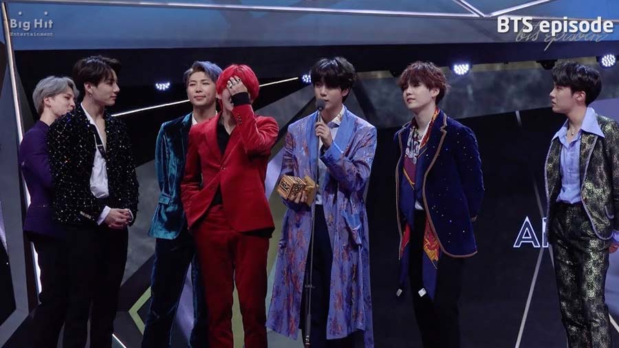 BTS member Kim Taehyung (V) breaks down as the band accepts the award on the MAMA stage in 2018