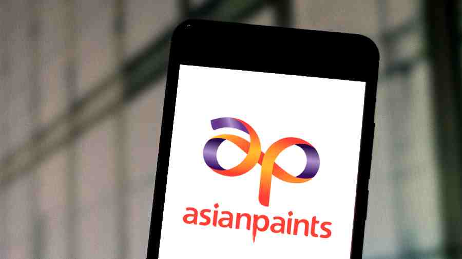 The consolidated net profit after the minority interest of Asian Paints increased 31.3 per cent to Rs 782.71 crore from Rs 595.96 crore.