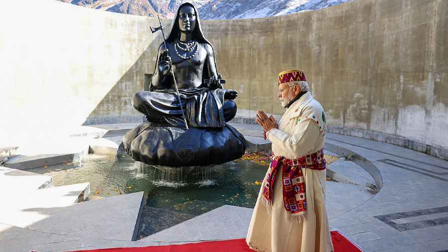 Modi at the 'Samadhi Sthal' of Adi Guru Shankaracharya