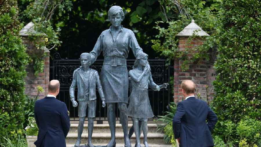 Deceased Princess Diana was also immortalized in a statue unvieled in 2021