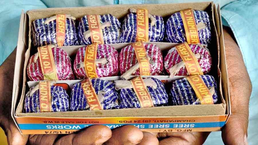 Banned Diwali crackers still available in Maheshtala and Nungi markets