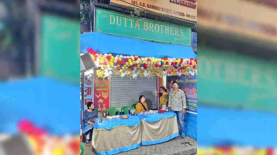 The temporary stall of The Dutta Brothers Jewellers in Bowbazar on on Saturday.