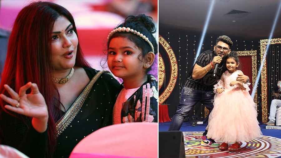 Aneek Dhar’s biggest cheerleaders were in the audience. His wife (left) Debaleena and daughter Aadya sang along to every number, with Aadya even joining him onstage when he sang ‘Dama Dam Mast Qalandar’