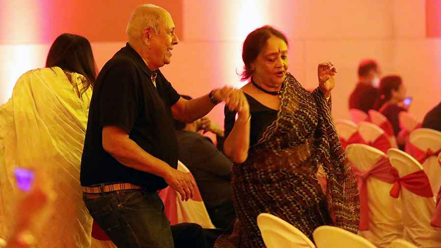 Indian tennis legend Jaidip Mukerjea and entrepreneur Ratna Lahiri performed an energetic tango