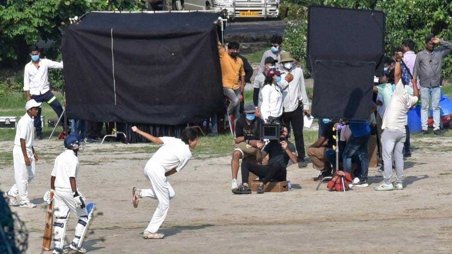 Anushka Sharma shoots for 'Chakda ‘Xpress', where she plays cricketer Jhulan Goswami, in front of CAB on Friday, October 21