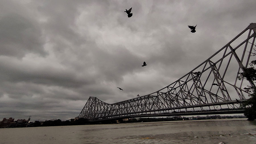 Diwali 2022 - Cyclone Sitrang: Some more rain in Kolkata, flooding danger  in Sunderbans tiger reserve - Telegraph India