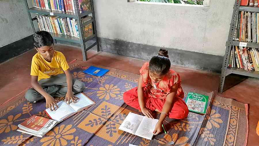 Durjoy and Angana at the reading library in Piyali, South 24-Parganas