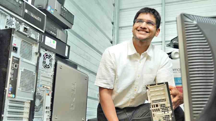 Ayush Agarwal is a co-founder of ClosingTheDivide, which collects used electronic devices, refurbishes them, and donates them to students from low-income families.