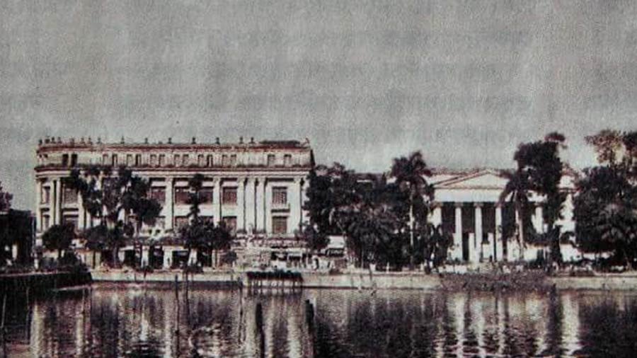 The front view of the Senate Hall on the right