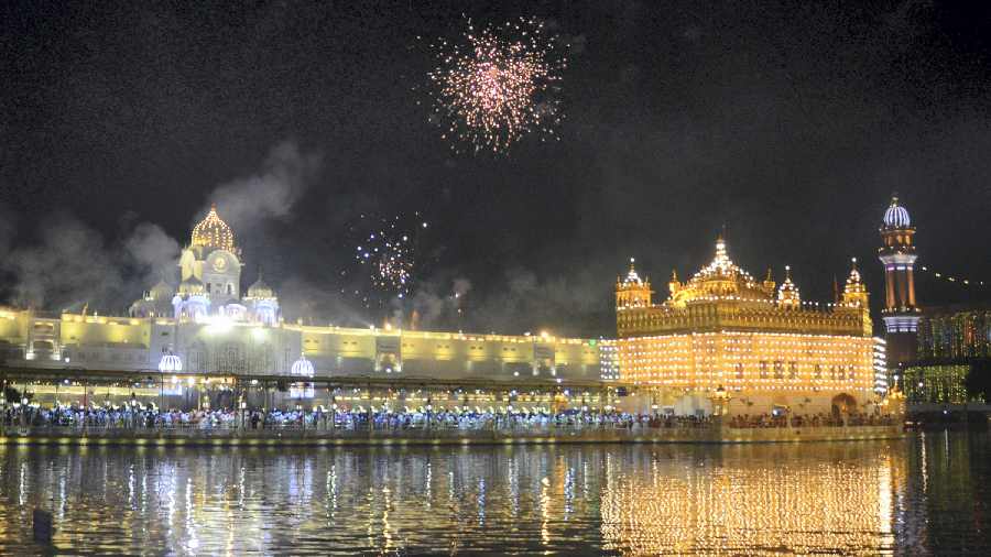 Fireworks at Golden Temple on the occasion of Bandi Chhor Divas and Diwali, in Amritsar
