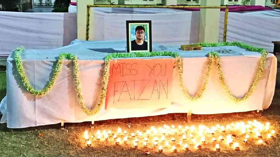 Students of IIT Kharagpur pay respect to Faizan Ahmed at the Lala Lajpat Rai Hall of Residence on Monday