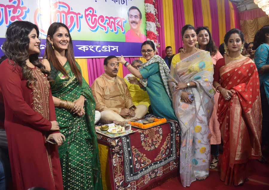 Actress June Malia puts a tilak on West Bengal minister for sports and youth affairs, Aroop Biswas’ forehead to mark Bhai Phonta on Thursday at an old age home, Nabanir, in Bansdroni. Also seen are actresses Trina Saha and Sayantika Banerjee.