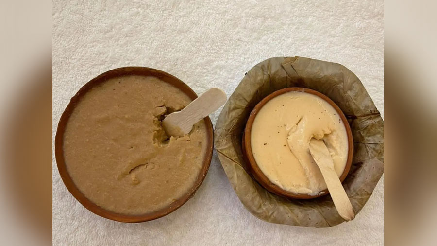 A self-proclaimed foodie, who shares glimpses of her favourites from across the world on social media, Anushka tried firni from Aliah restaurant