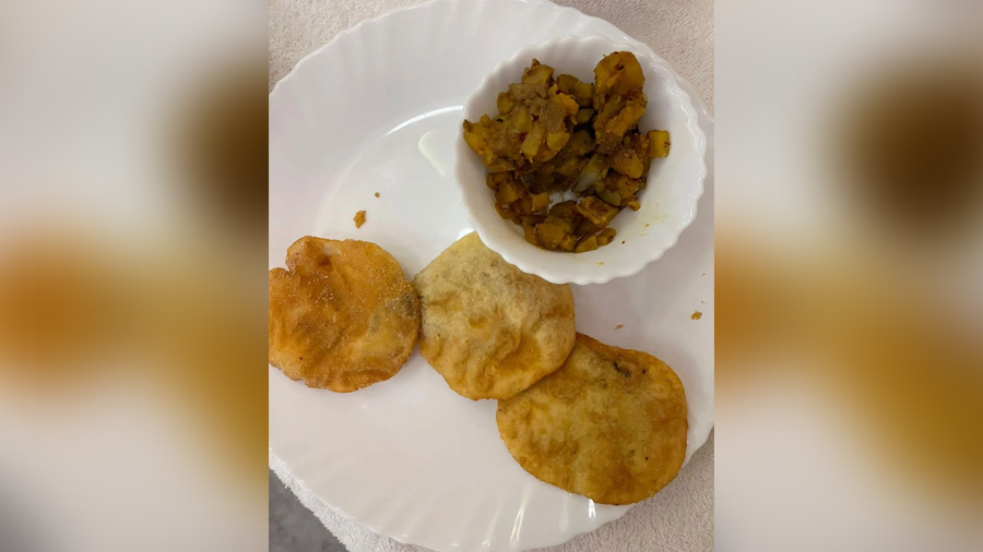 Finally on Anushka Sharma’s “Eat-Pray-Love: My Kolkata photo dump” was a plate of kochuri and alu’r torkari from Putiram