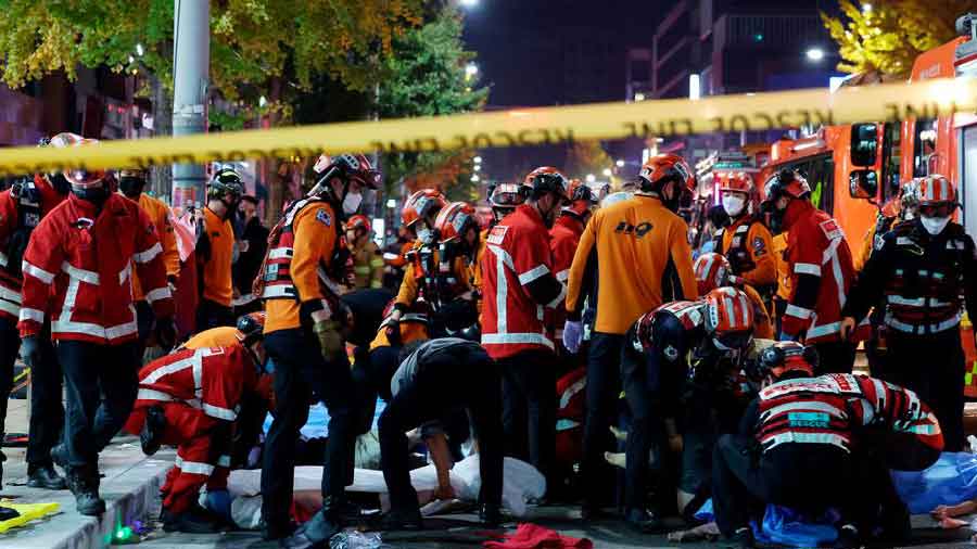 Seoul: Dozens in 'cardiac arrest' after stampede