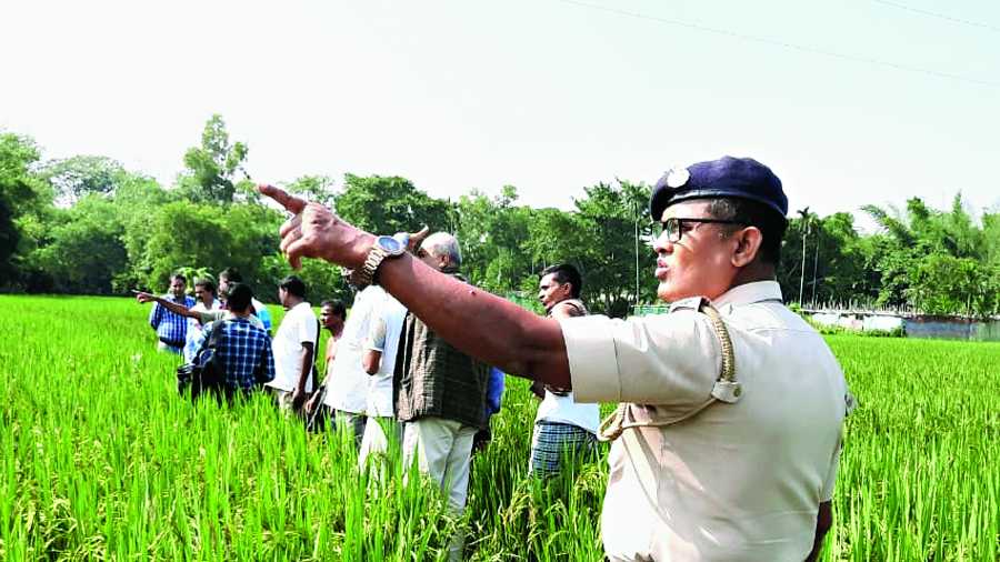 Police inspect the site of the deaths in West Midnapore’s Danton village on Saturday. 