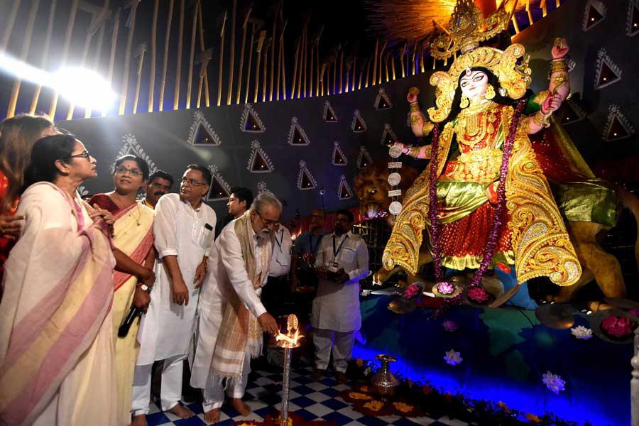 Chief minister Mamata Banerjee inaugurated the Posta Byabsayee Jagaddhatri puja pandal 