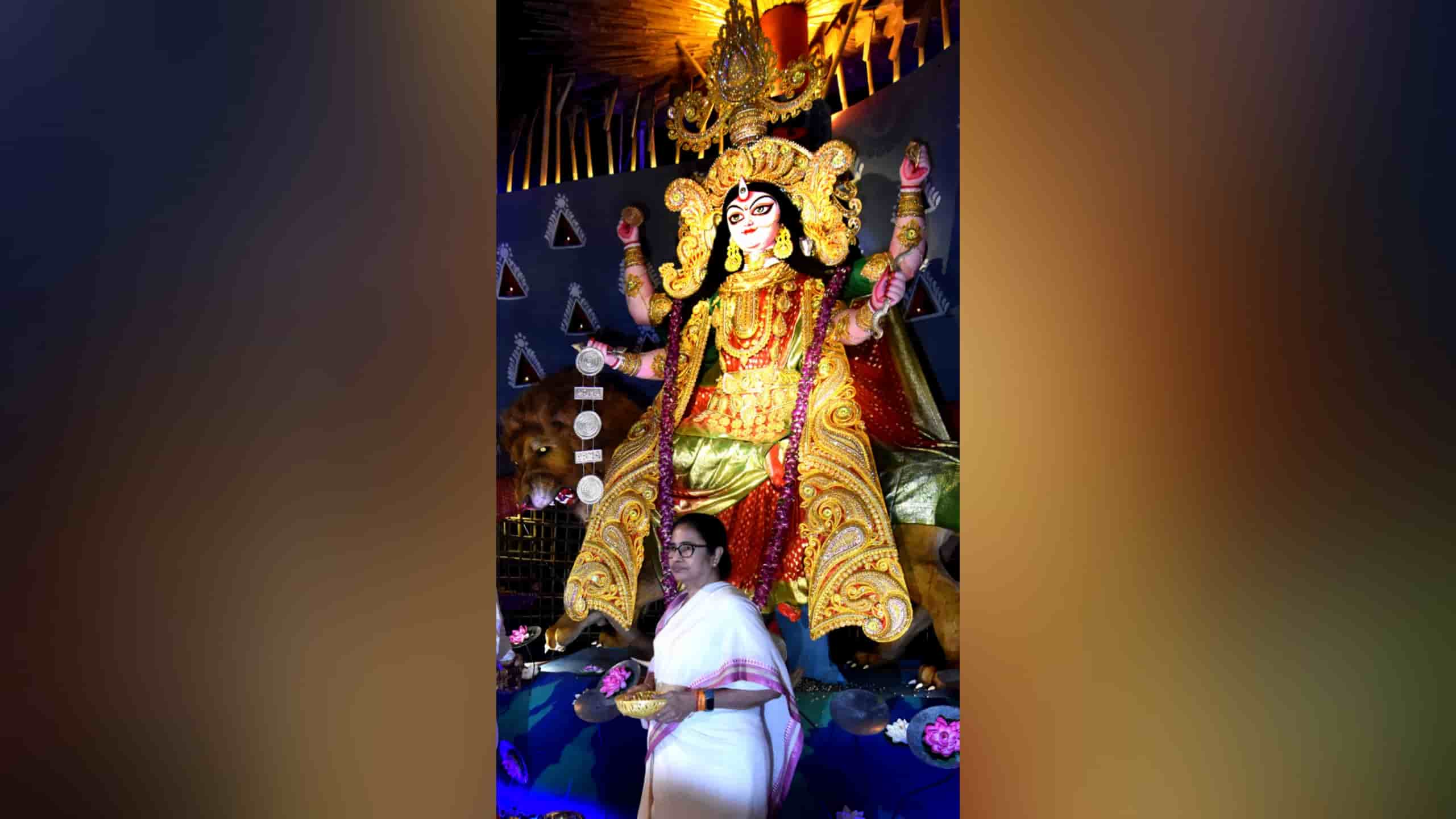 Mamata Banerjee inaugurates Jagaddhatri Puja pandal in Posta