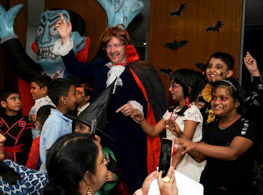 American Center Kolkata director Adrian Pratt (in picture) and US consul general in Kolkata Melinda Pavek joined children for a spooky party in the run-up to Halloween on Oct 28, 2022