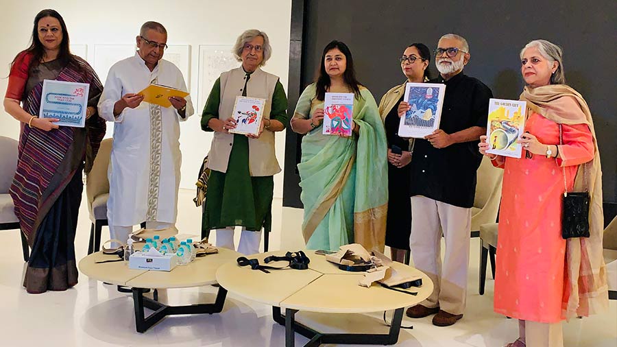 (L-R) Ina Puri, Pranab Ranjan Ray, Jogen Chowdhury, Richa Agarwal, CEO, Emami Art, Ushmita Sahu, Director & Head Curator, Emami Art, R Siva Kumar, Art Historian & Curator and Sonia Bellany, Executive Director, Vadehra Art Gallery at the book launch ceremony 