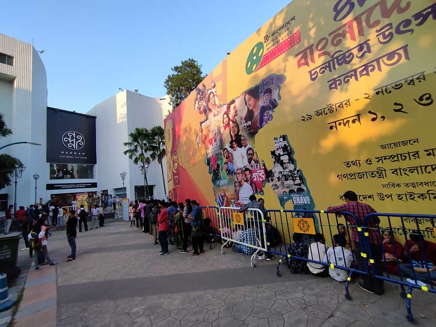 People queue up to see the movie ‘Hawa’ at Nandan on Monday. The movie is being screened as part of the fourth Bangladesh Film Festival