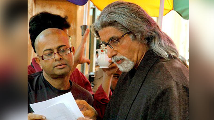 Rituparno Ghosh with Amitabh Bachhan during the shooting of The Last Lear. The screenplay of the film will be part of the collection