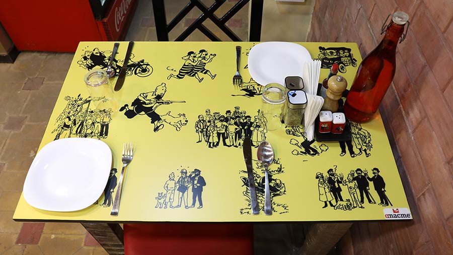 Tables decorated with Tintin characters, figures, book covers and more