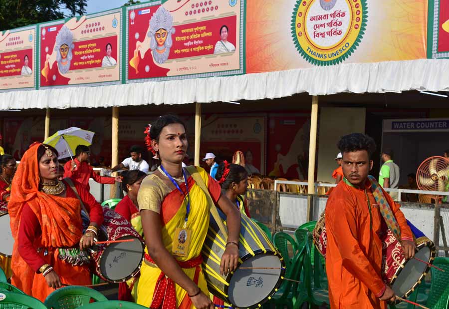 Participants were seen playing 'dhak', flute and singing puja songs. Similar rallies were also organized in the districts.