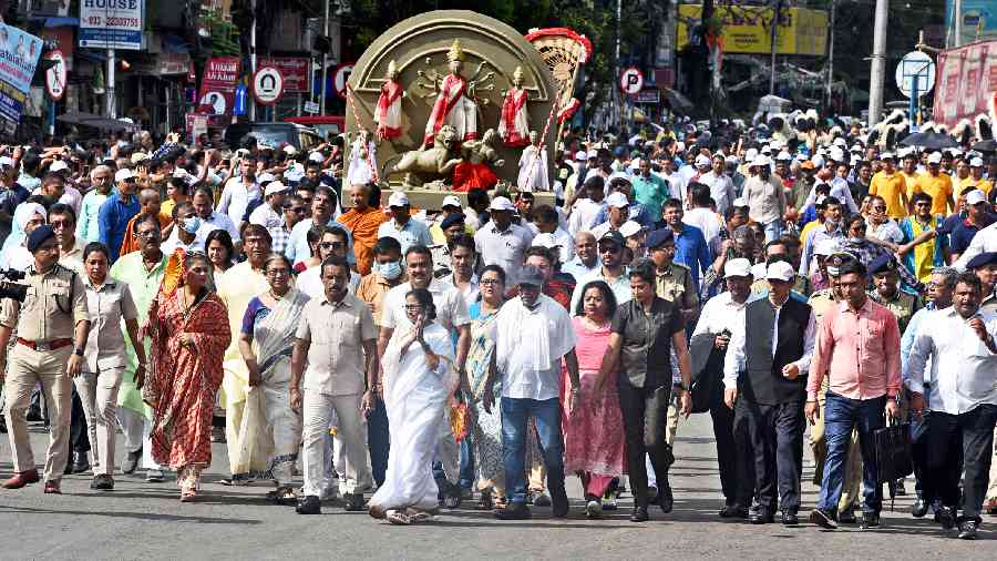 Chief minister Mamata Banerjee leads the rally on Thursday to celebrate Unesco’s inclusion of Kolkata’s Durga Puja on the list of ‘intangible cultural heritage’. 