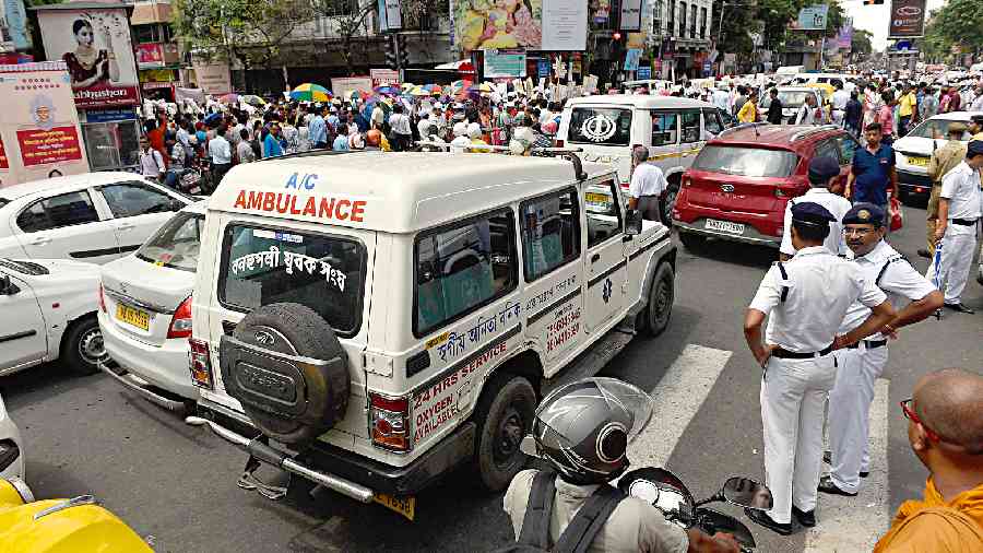 Diversions worked as vehicles kept moving skirting Durga Puja Unesco rally