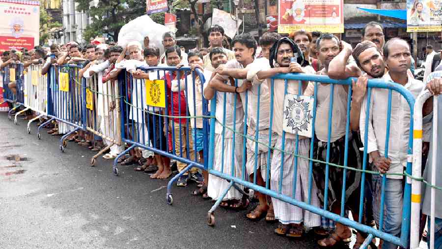 People watch the rally as it passes through Chittaranjan Avenue on Thursday afternoon. 