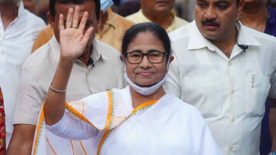 Ensure smooth traffic, pedestrian movement during Puja: Mamata